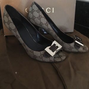 Gucci pumps
